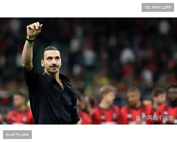 特写：看台上的沉思，伊布拉希莫维奇现场观战米兰比赛